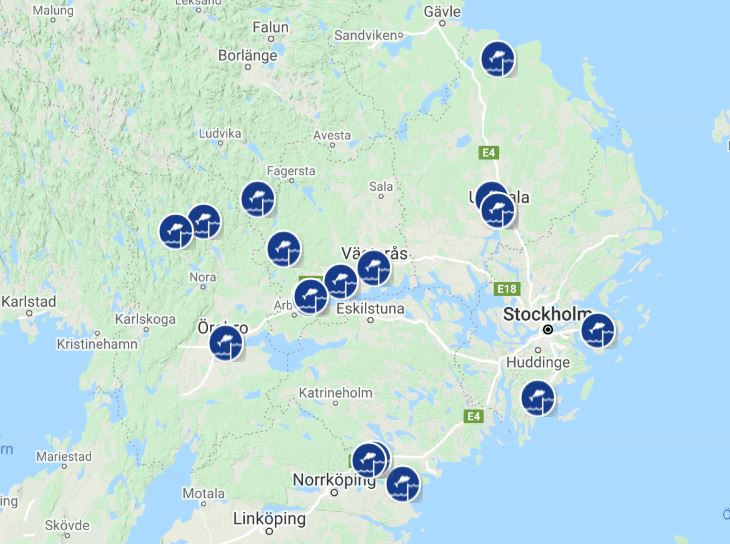 En karta över mälardalsområdet med utmärkta besöksmål som visar åtgärdade forsar och fiskvägar.